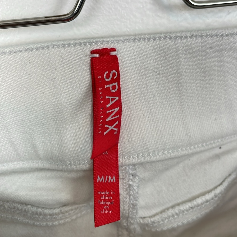 Spanx Distressed Pull-On Skinny Raw Hem Jeans 2 Back Pockets Stretch White Pants - Picture 9 of 9